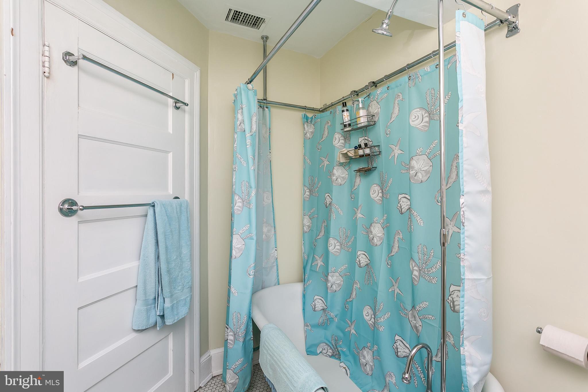 3952 Cloverhill Road Baltimore, MD 21218 - Photo 35 of 65 Third Floor Bathroom
