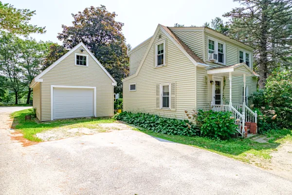 $549,900 | 7 Preston Drive, Cumberland, ME 04021