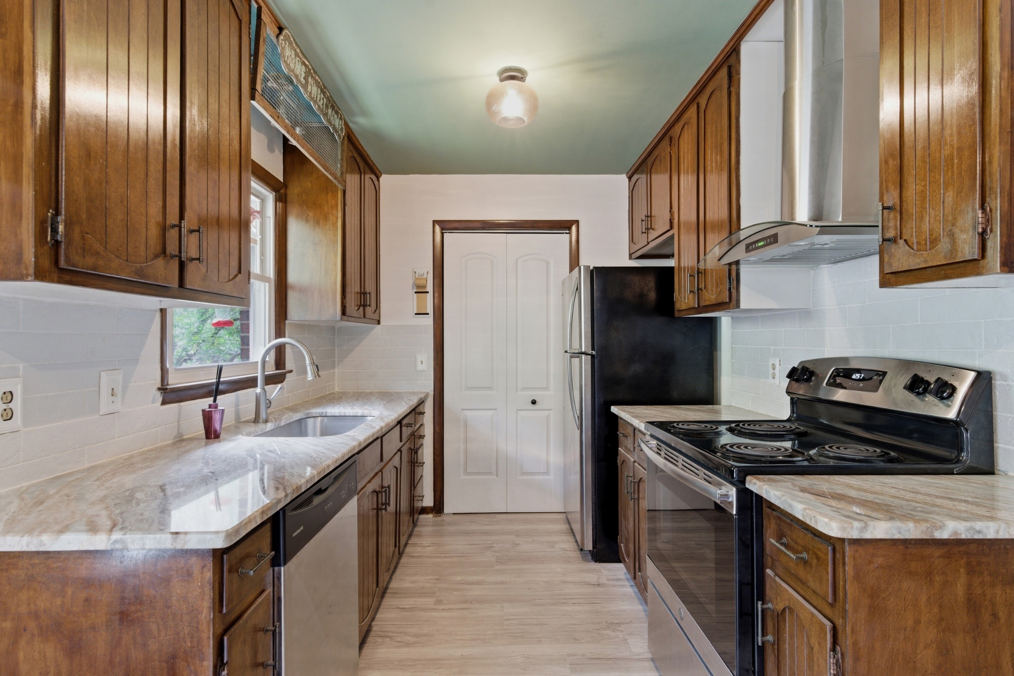 557 Holt Valley Road Nashville, TN 37209 - Photo 15 of 50