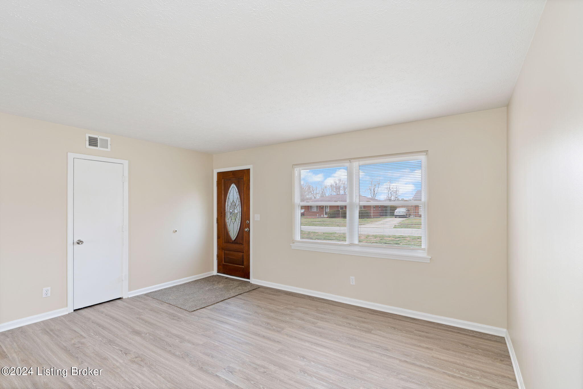 11209 Torrington Road Louisville, KY 40272 - Photo 12 of 32 11209 Torrington Rd-12
