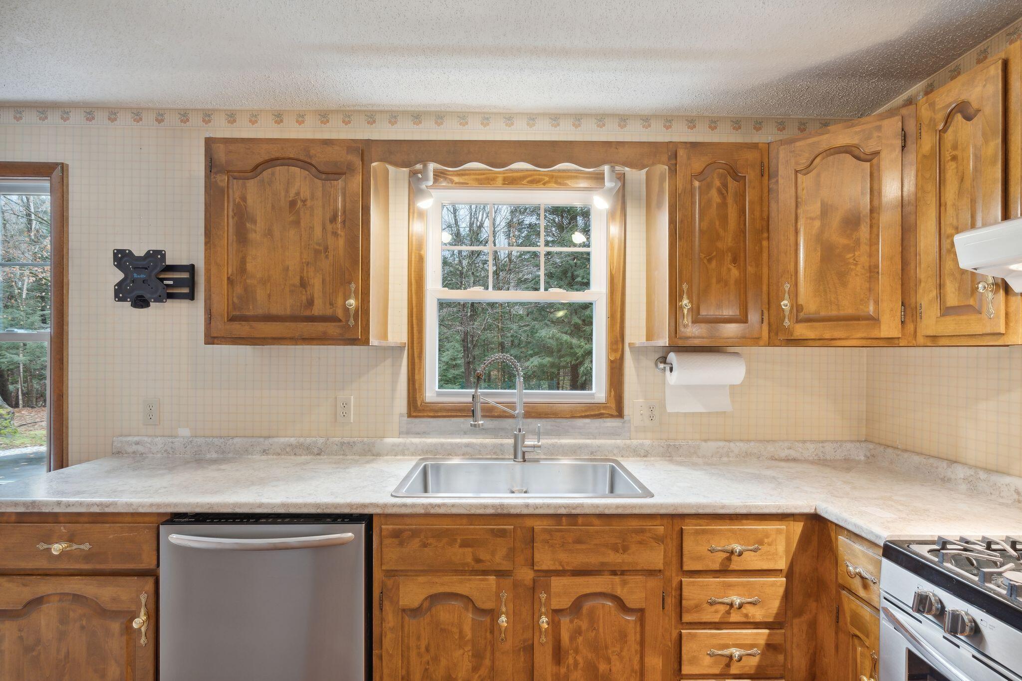 91 Weeks Road Gorham, ME 04038 - Photo 10 of 42 Kitchen