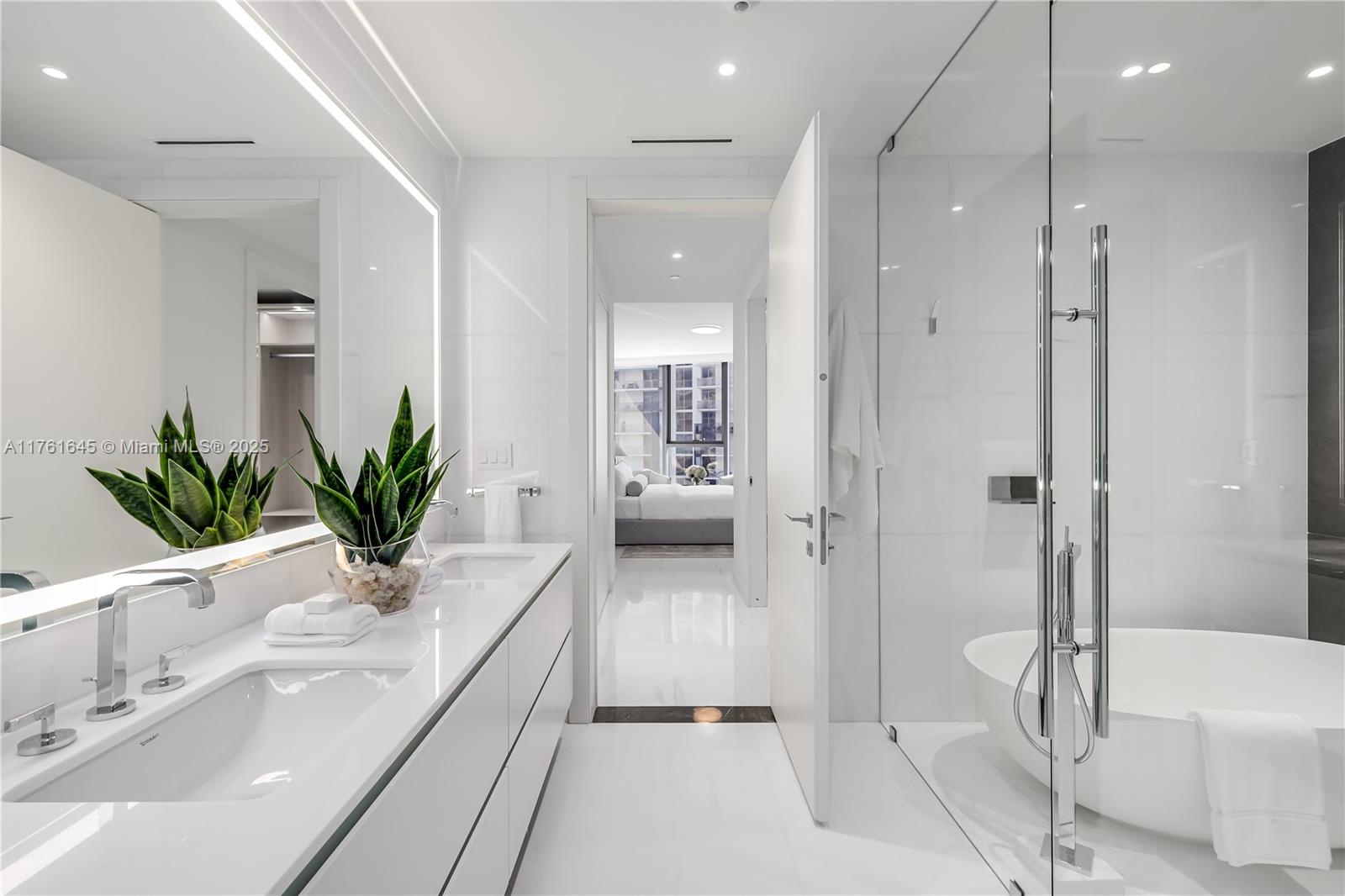 300 Biscayne Blvd Way, Unit 2802 Miami, FL 33131 - Photo 23 of 77