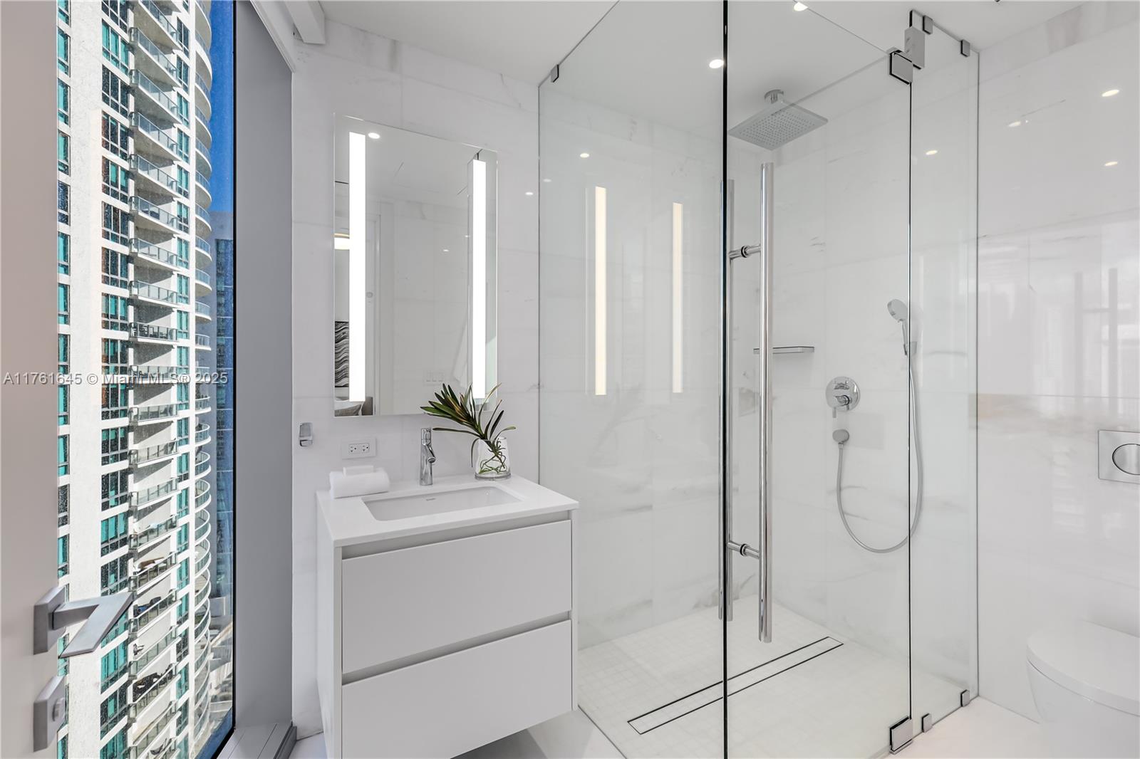 300 Biscayne Blvd Way, Unit 2802 Miami, FL 33131 - Photo 28 of 77