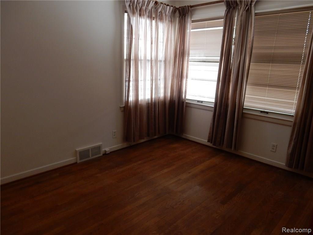 1368 Fairholme Road Grosse Pointe, MI 48236 - Photo 8 of 17 Dale's room.JPG