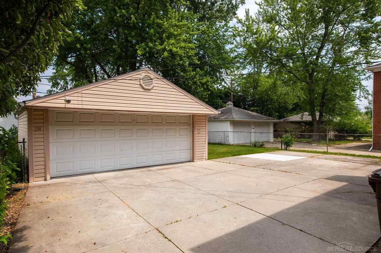 1992 Vernier Road Grosse Pointe, MI 48236 - Photo 5 of 33 50044090-4.JPG