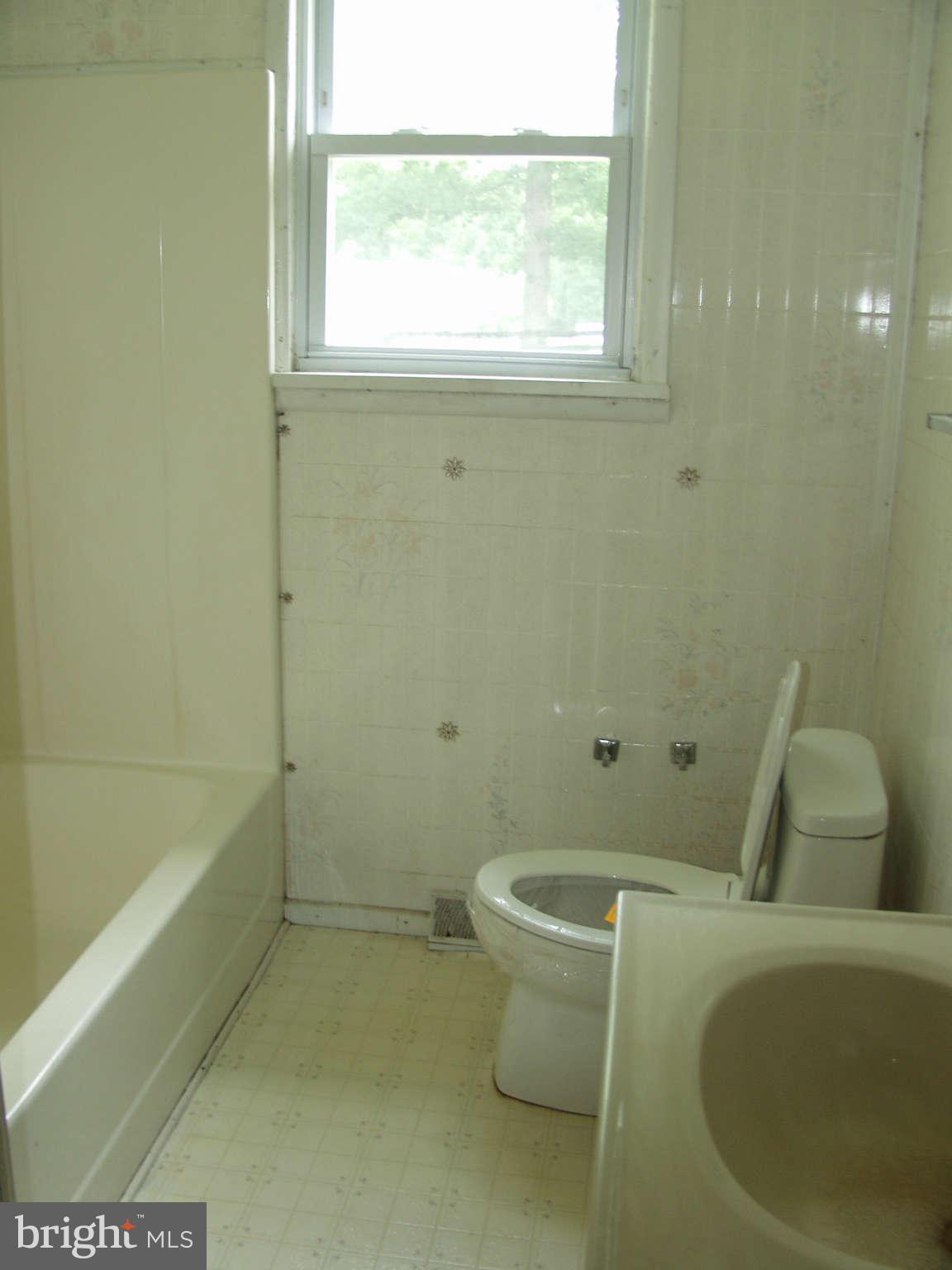 486 Marple Road Winchester, VA 22603 - Photo 9 of 22 Bath