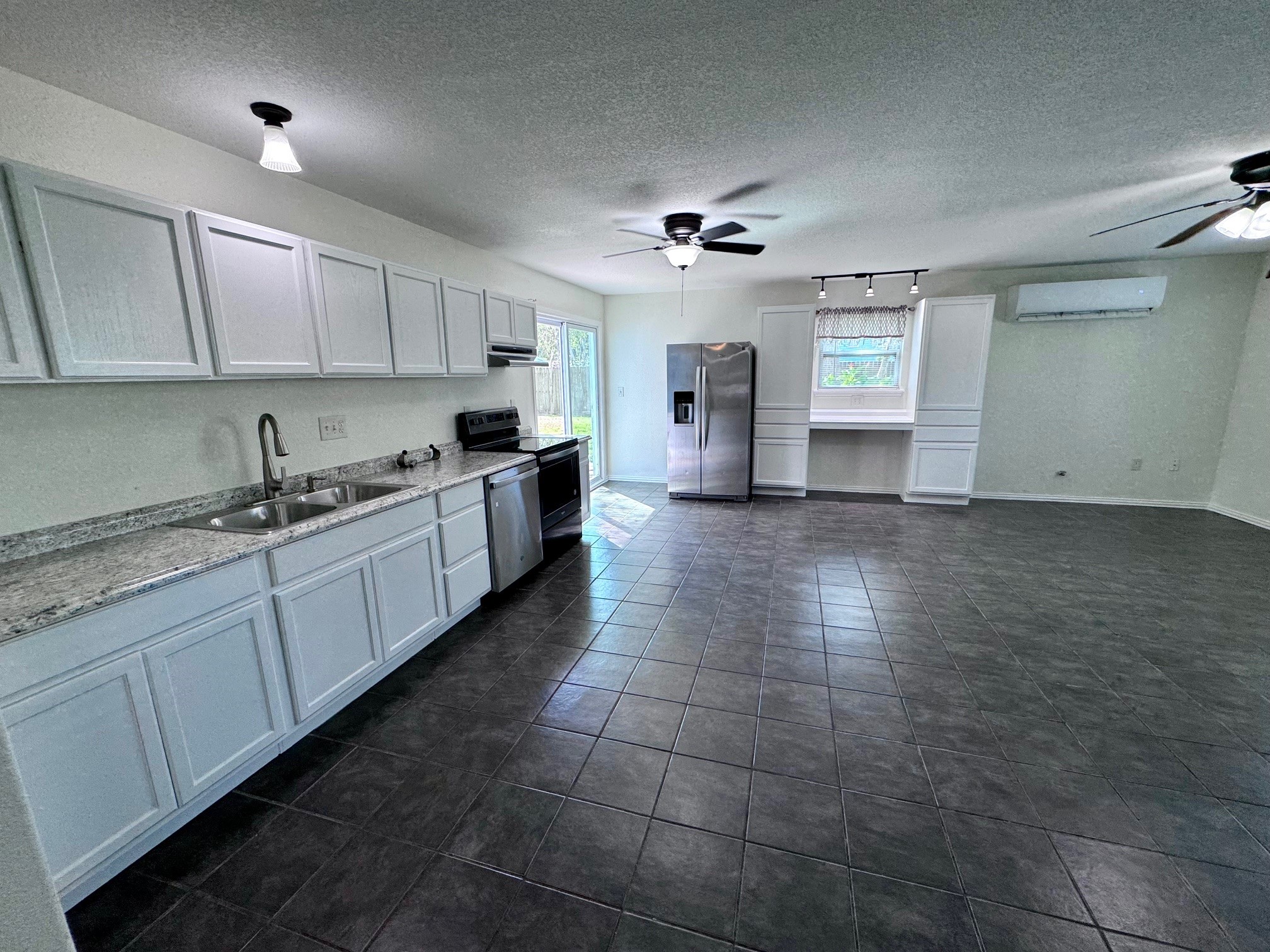 1937 Red Bluff Road Seabrook, TX 77586 - Photo 10 of 27 Kitchen and dining