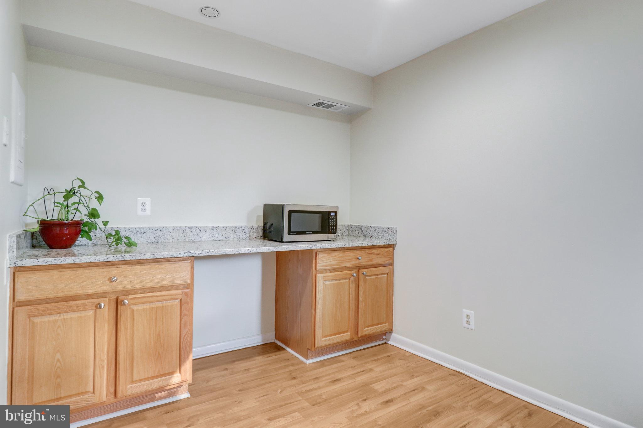 11200 Chestnut Grove Square, Unit 304 Reston, VA 20190 - Photo 10 of 35 Eat-in kitchen and bonus space