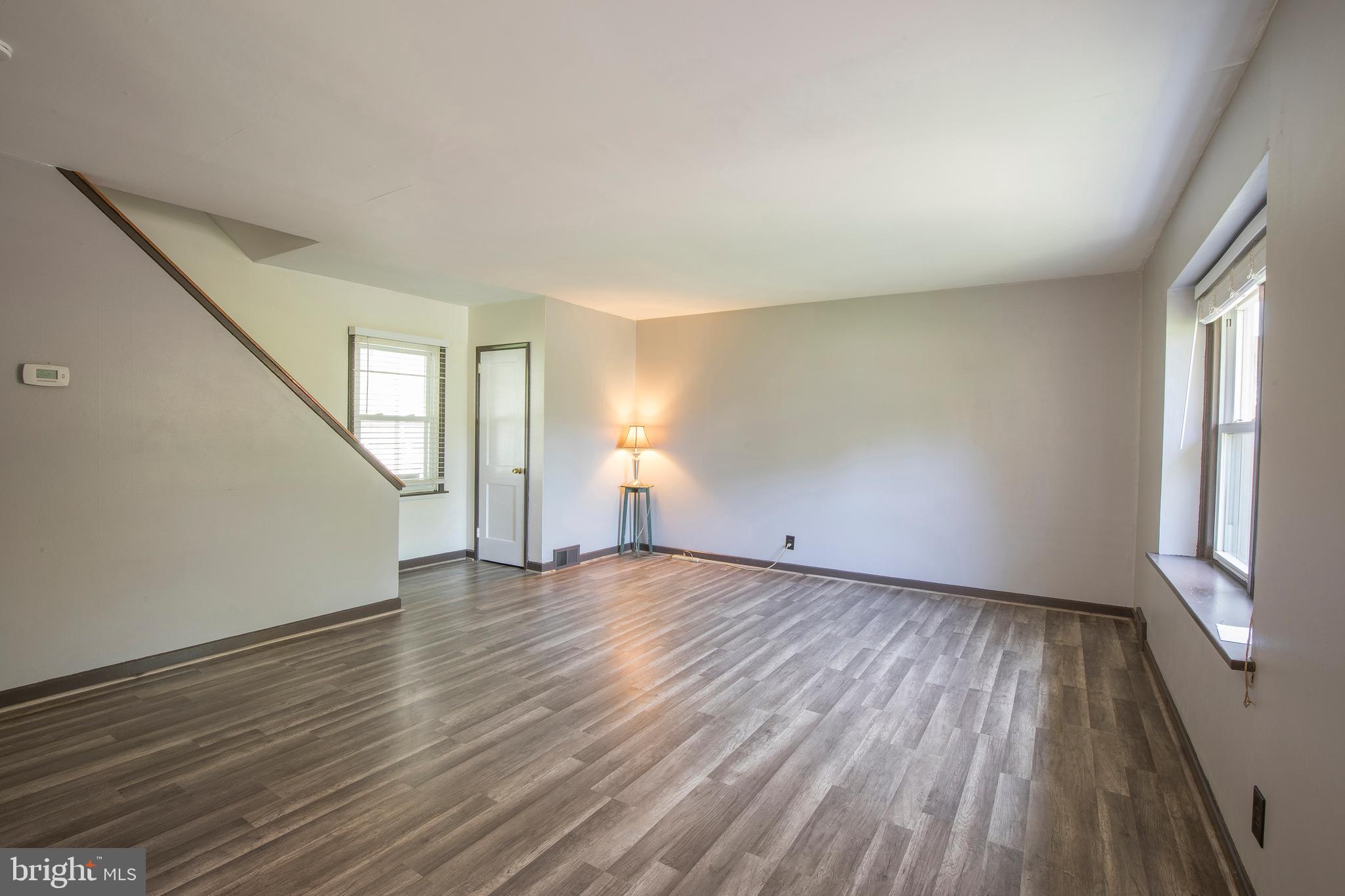 25 Belair Road Warminster, PA 18974 - Photo 5 of 23 Living Room
