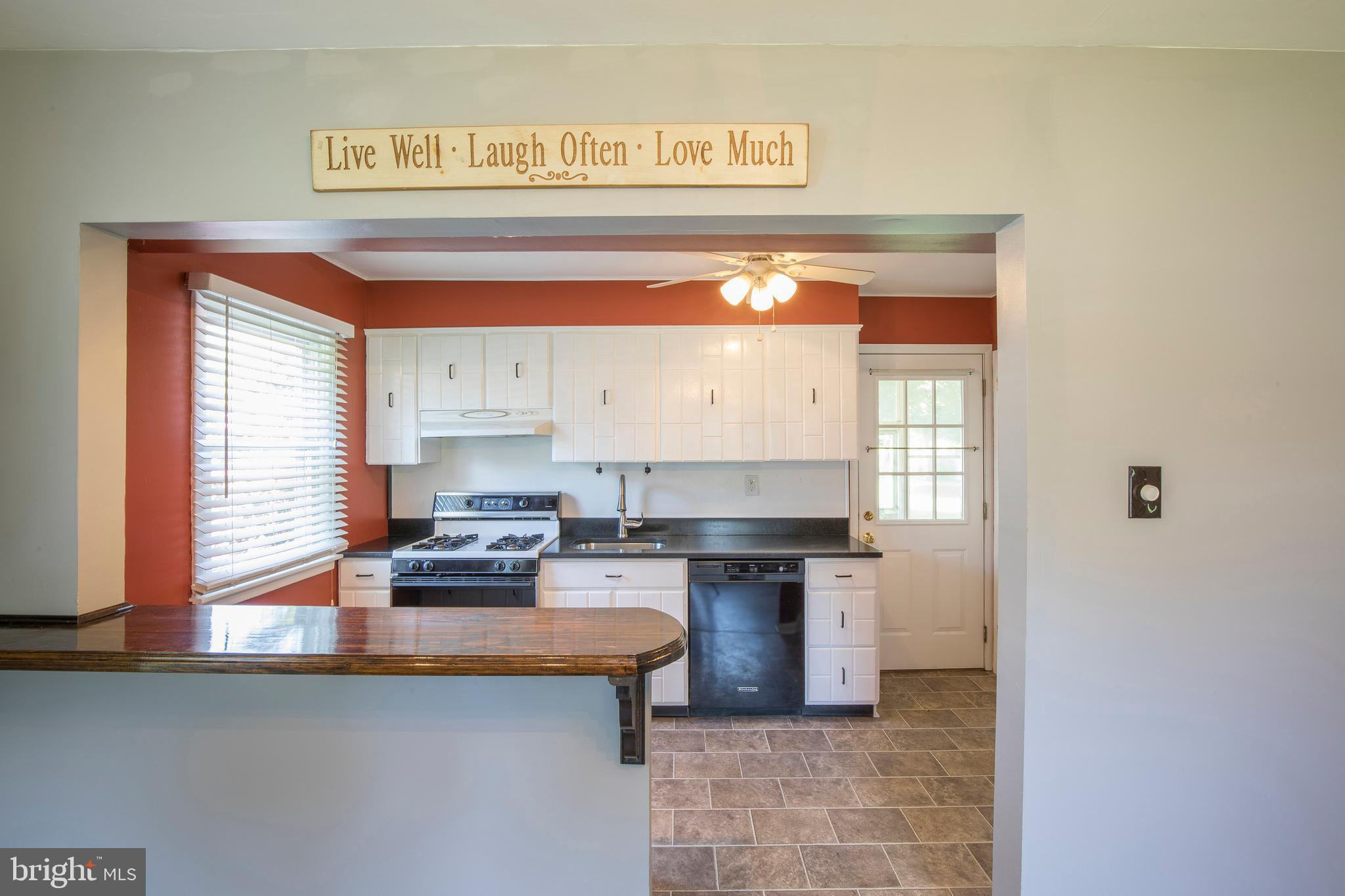 25 Belair Road Warminster, PA 18974 - Photo 7 of 23 Kitchen Bar
