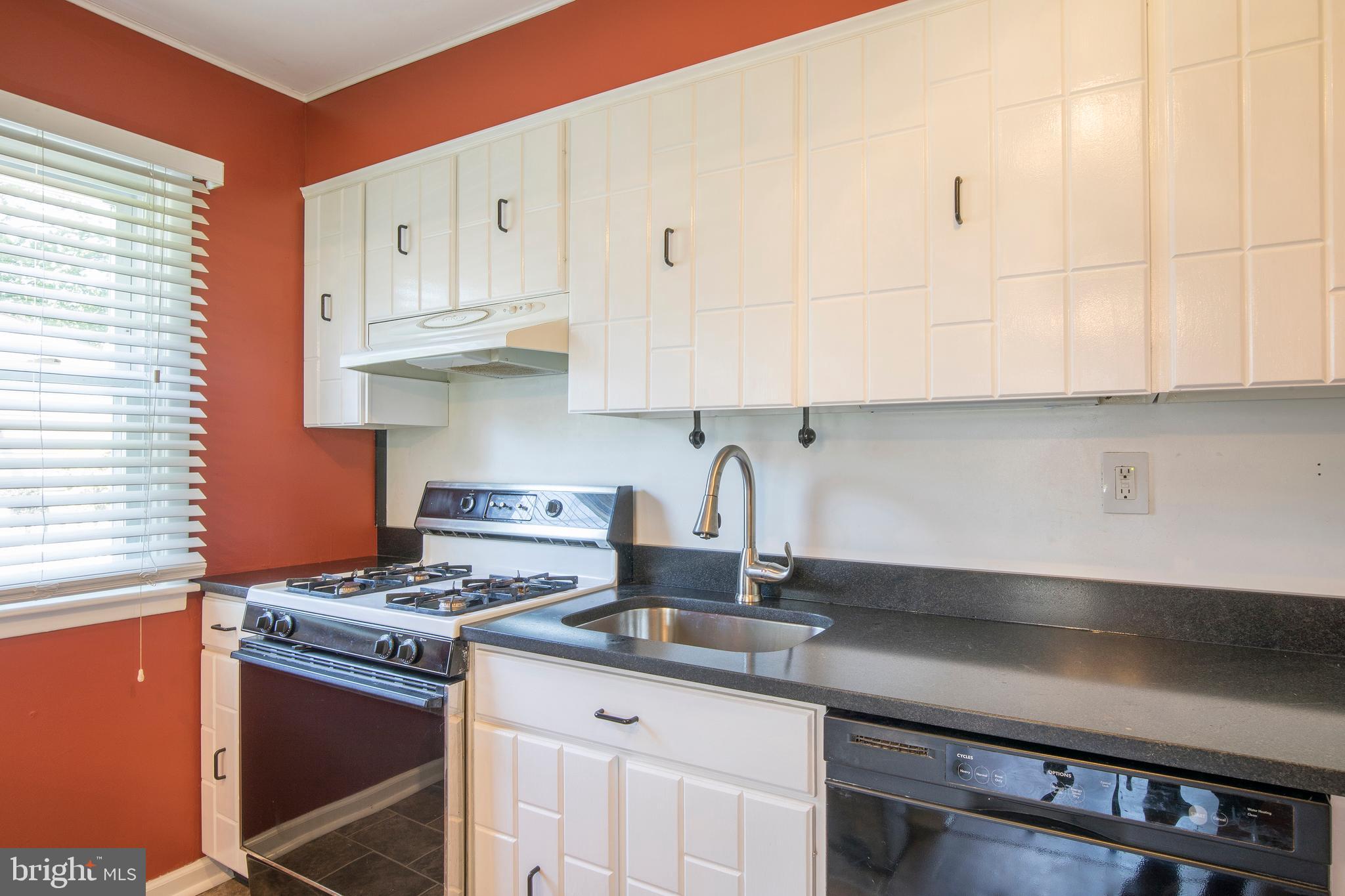 25 Belair Road Warminster, PA 18974 - Photo 9 of 23 Kitchen