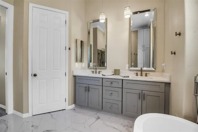 $635,000 | 5988 Viola Road, Venice, FL 34293