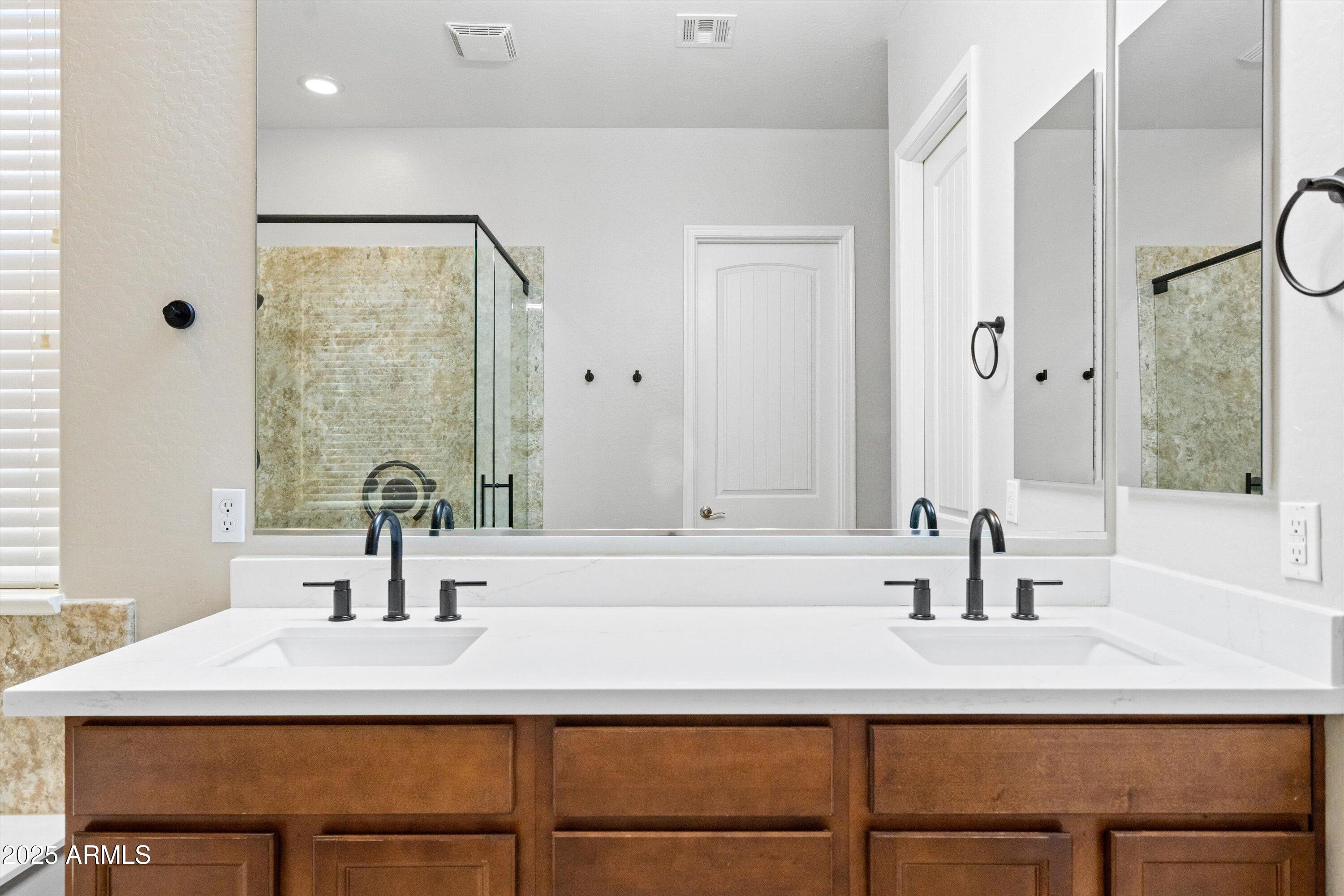 20486 West Ridge Road Buckeye, AZ 85396 - Photo 29 of 100 Primary Bathroom