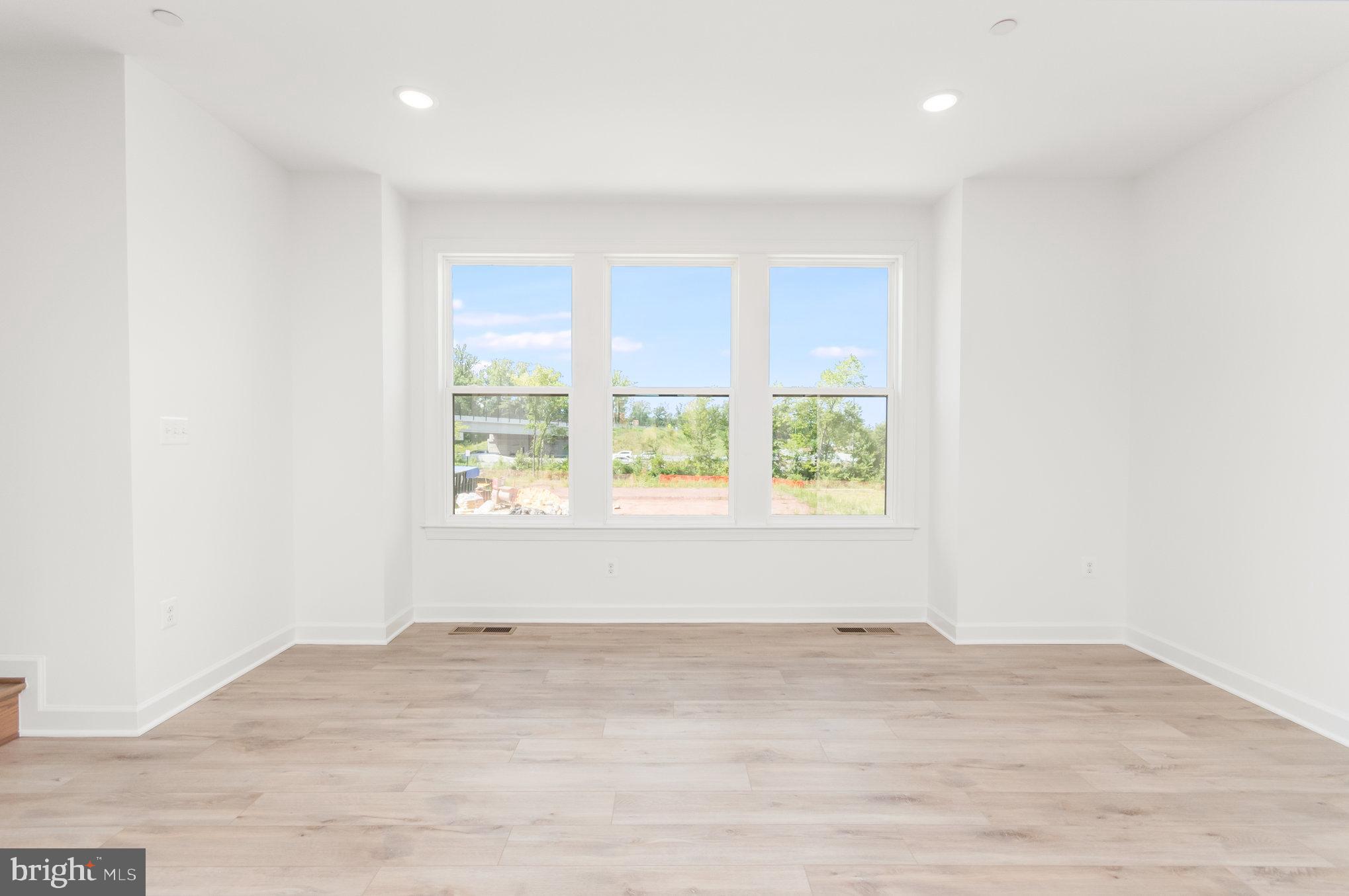 4920 Chelan Crossing Chantilly, VA 20151 - Photo 12 of 35 SAMPLE PHOTO ONLY -- Dining Area