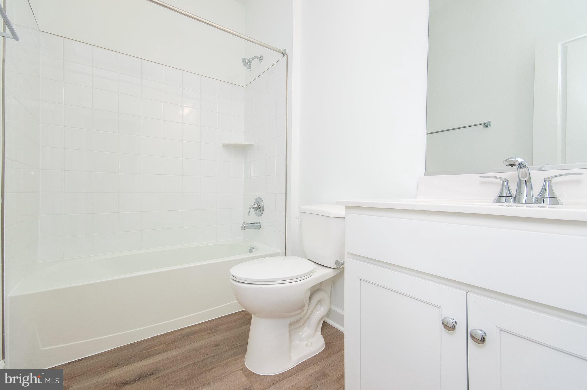 4920 Chelan Crossing Chantilly, VA 20151 - Photo 26 of 35 SAMPLE PHOTO ONLY -- Hall Bath