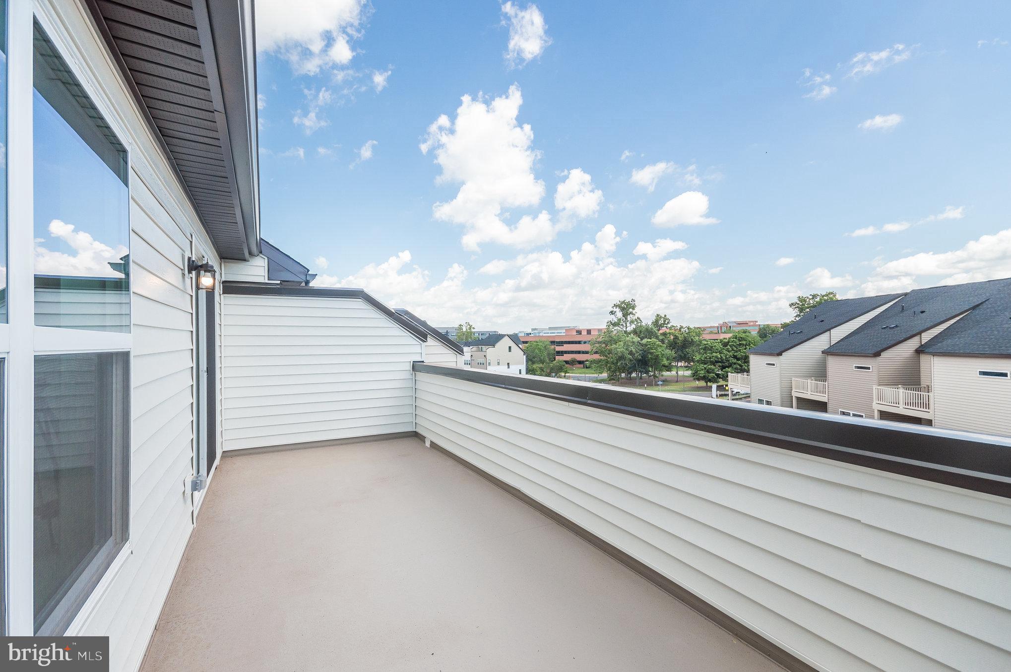 4920 Chelan Crossing Chantilly, VA 20151 - Photo 3 of 35 SAMPLE PHOTO ONLY -- Upper Balcony