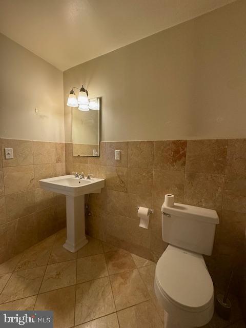 3750 Main Street, Unit 509 Philadelphia, PA 19127 - Photo 14 of 23 a white toilet sitting next to a bathroom sink