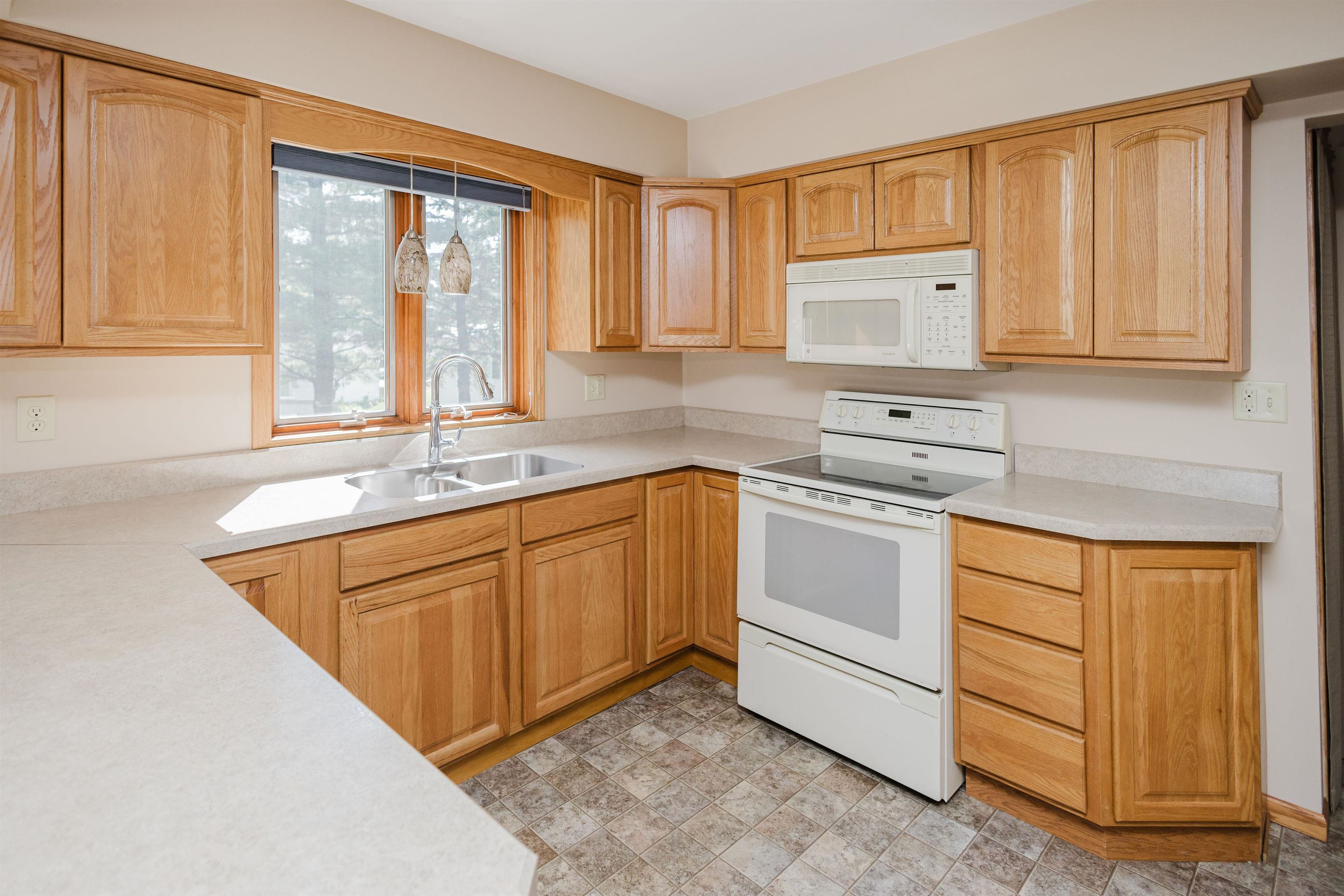 607 Dodge Street Mineral Point, WI 53565 - Photo 21 of 64