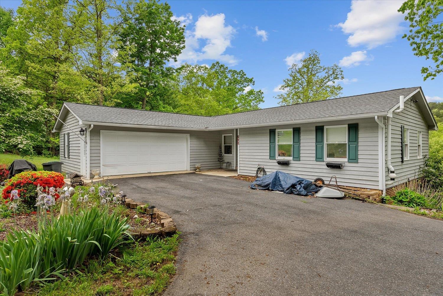592 Stover Shop Road Churchville, VA 24421 - Photo 6 of 36 a front view of a house with garden