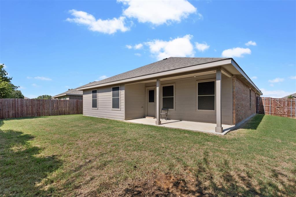 714 Wolf Creek Cleburne, TX 76033 - Photo 39 of 40 a view of a backyard of the house