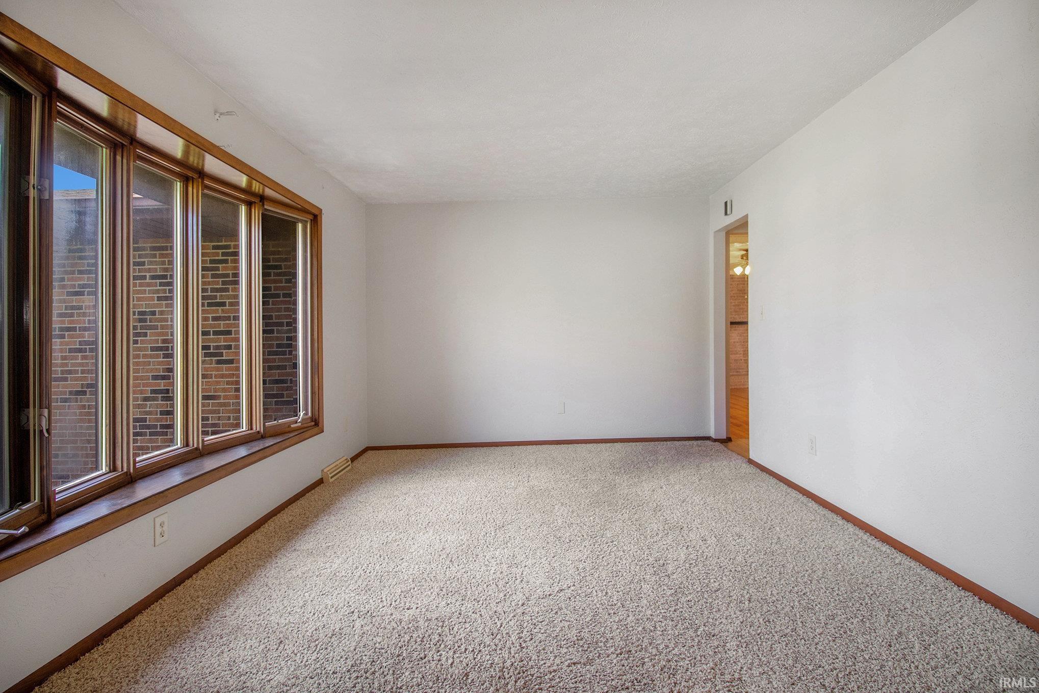 56144 Buckeye Road Mishawaka, IN 46545 - Photo 3 of 25 Gallery Image 3