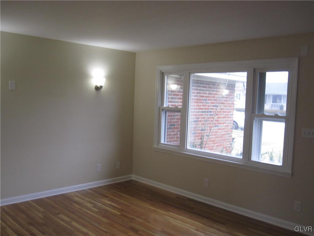3226 South Ruch Street Whitehall, PA 18052 - Photo 5 of 36 Gallery Image 5
