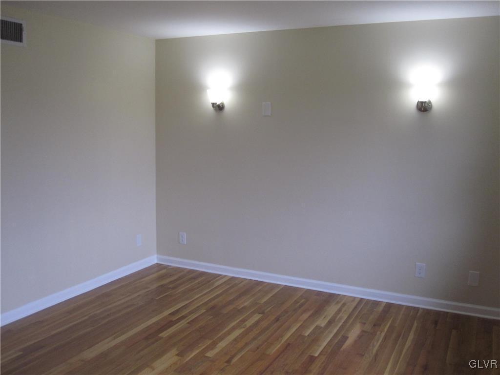 3226 South Ruch Street Whitehall, PA 18052 - Photo 6 of 36 Gallery Image 6