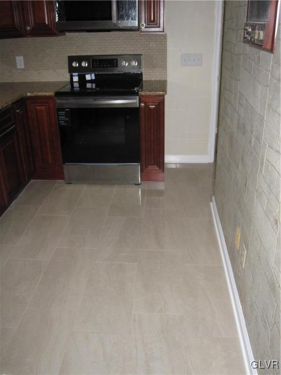 3226 South Ruch Street Whitehall, PA 18052 - Photo 10 of 36 Gallery Image 10