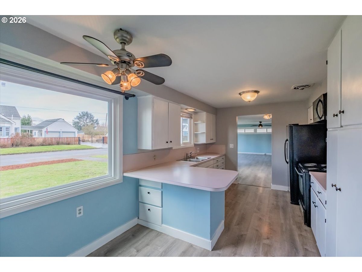 491 Cleveland Street Lebanon, OR 97355 - Photo 12 of 34