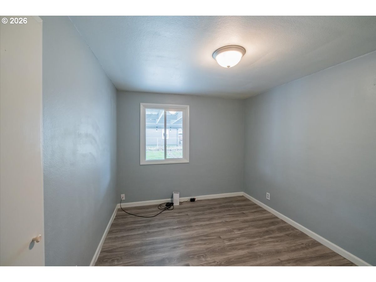 491 Cleveland Street Lebanon, OR 97355 - Photo 15 of 34