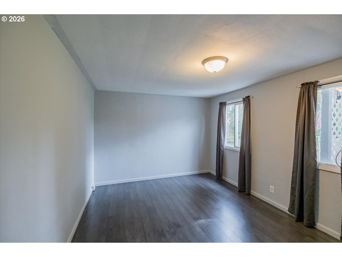 491 Cleveland Street Lebanon, OR 97355 - Photo 18 of 34