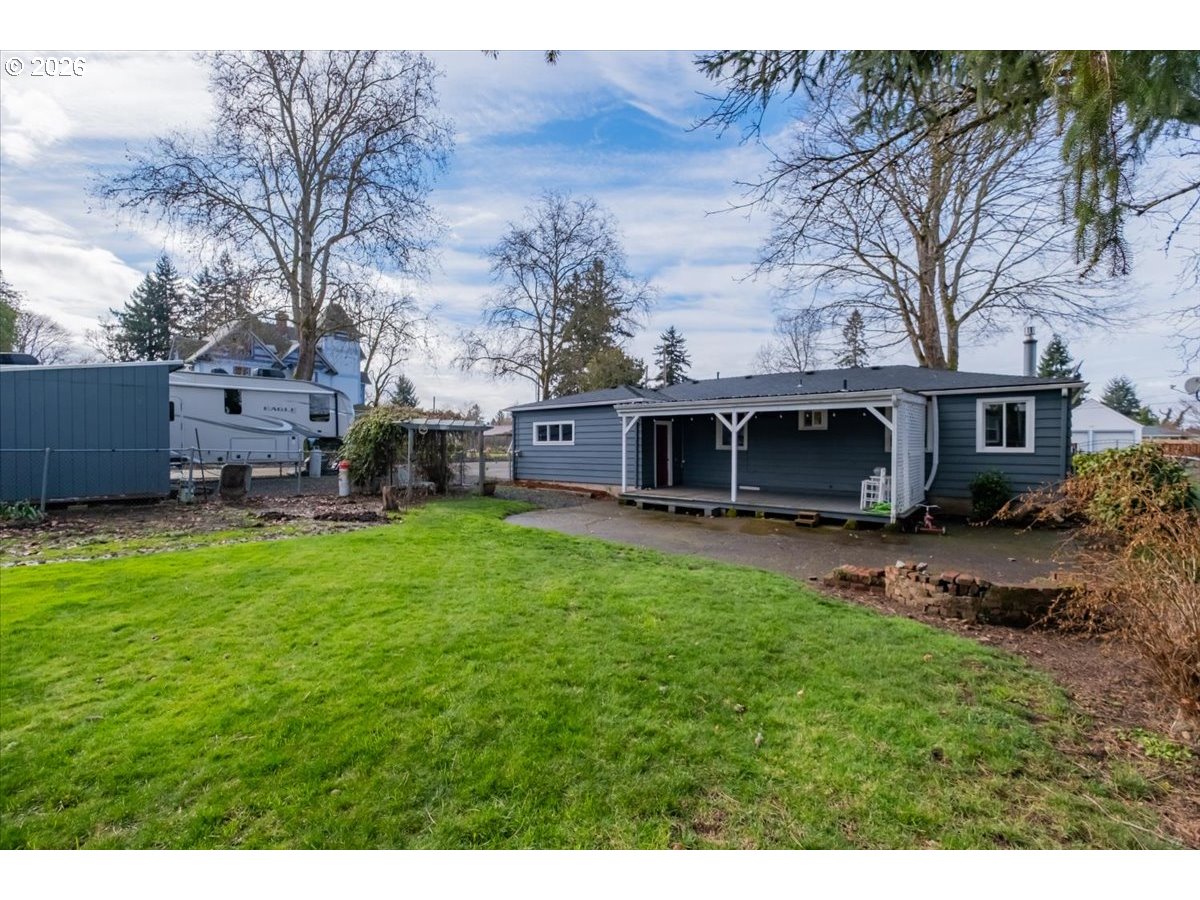 491 Cleveland Street Lebanon, OR 97355 - Photo 25 of 34