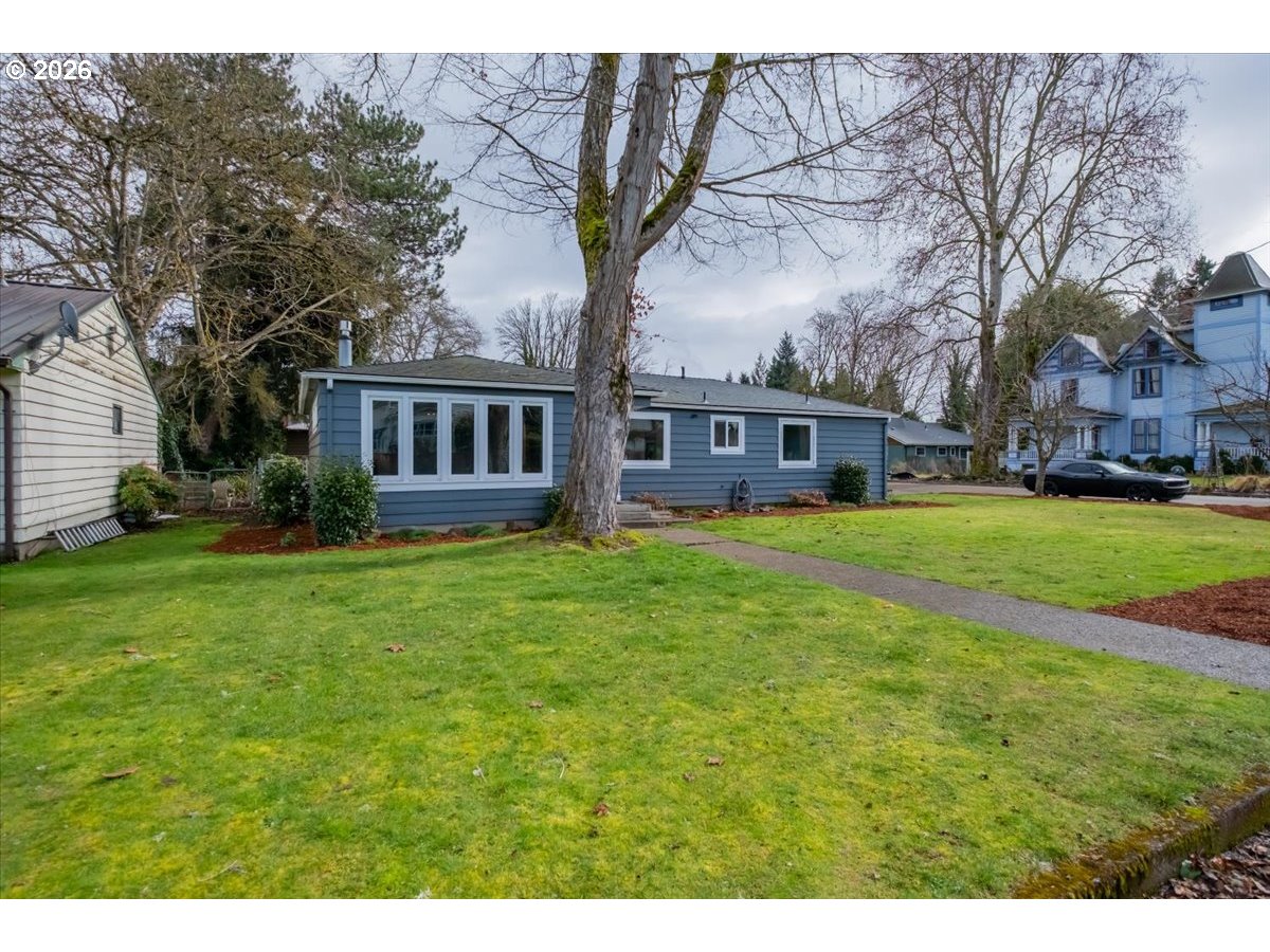 491 Cleveland Street Lebanon, OR 97355 - Photo 28 of 34