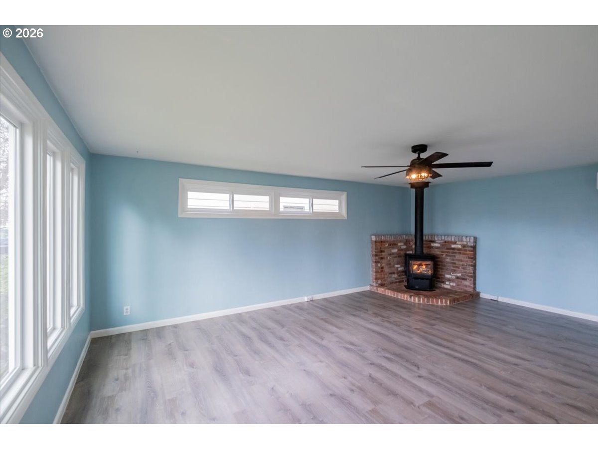 491 Cleveland Street Lebanon, OR 97355 - Photo 3 of 34