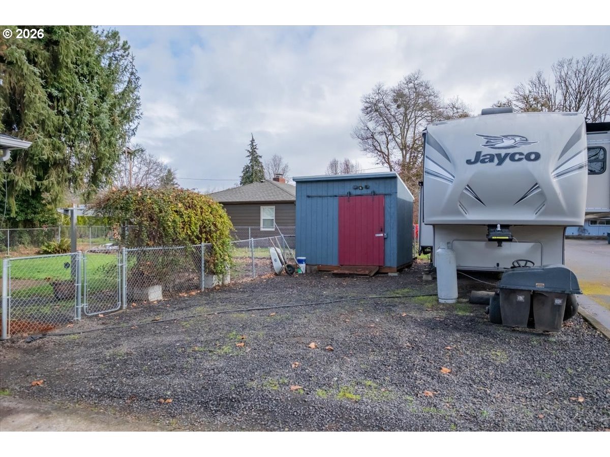 491 Cleveland Street Lebanon, OR 97355 - Photo 31 of 34