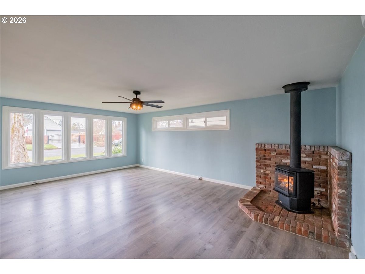491 Cleveland Street Lebanon, OR 97355 - Photo 4 of 34