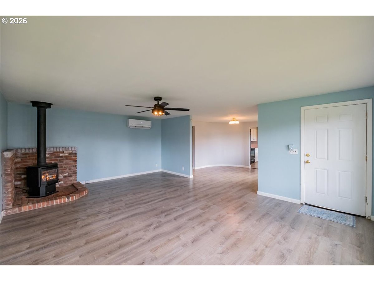 491 Cleveland Street Lebanon, OR 97355 - Photo 5 of 34
