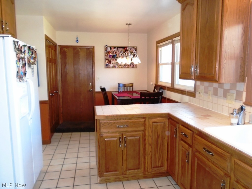453 Overwood Road Akron, OH 44313 - Photo 4 of 24 Another view of the kitchen from the foyer!