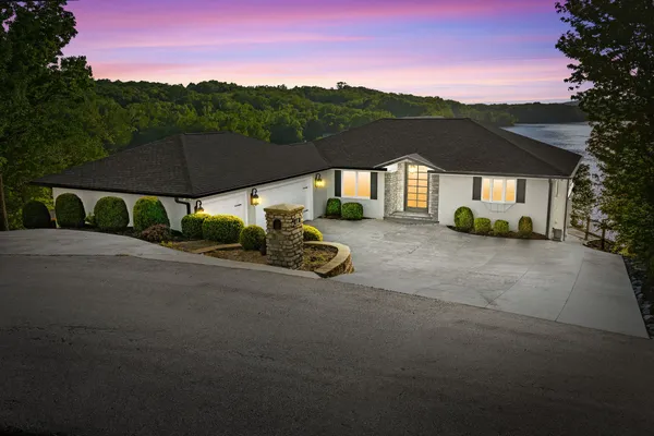 $1,350,000 | 401 Pollard Circle, Cadiz, KY 42211