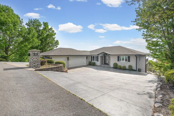 $1,350,000 | 401 Pollard Circle, Cadiz, KY 42211