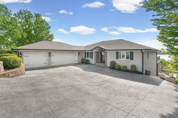 $1,350,000 | 401 Pollard Circle, Cadiz, KY 42211