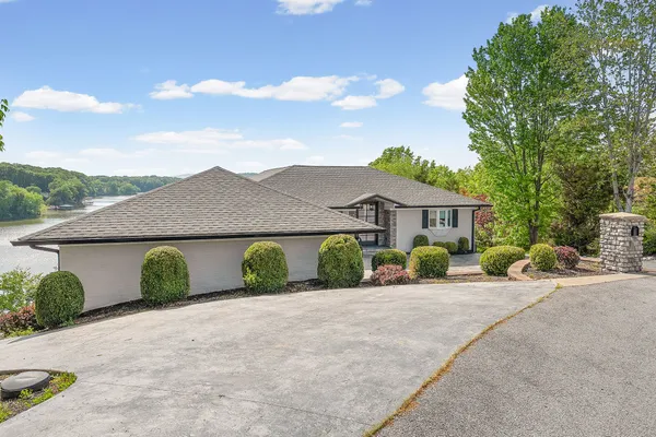 $1,350,000 | 401 Pollard Circle, Cadiz, KY 42211