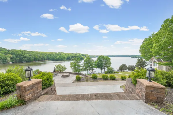 $1,350,000 | 401 Pollard Circle, Cadiz, KY 42211