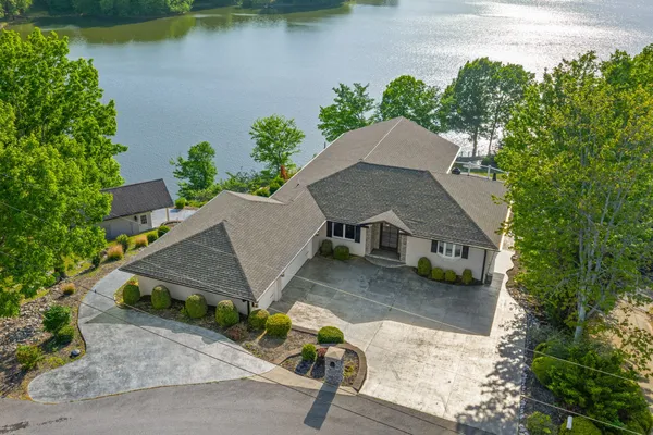 $1,350,000 | 401 Pollard Circle, Cadiz, KY 42211