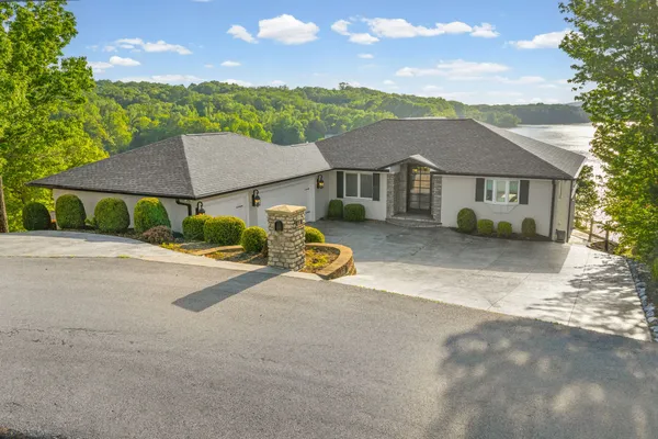 $1,350,000 | 401 Pollard Circle, Cadiz, KY 42211