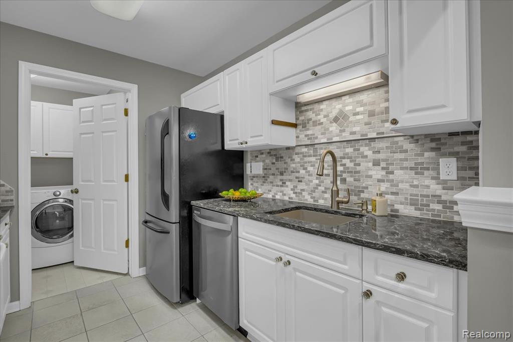 3695 Oakmonte Boulevard Rochester, MI 48306 - Photo 7 of 15