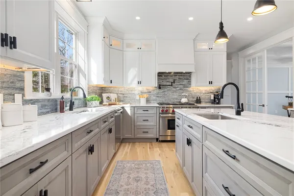 $2,399,900 | 35 Beech Crest Road, East Greenwich, RI 02818