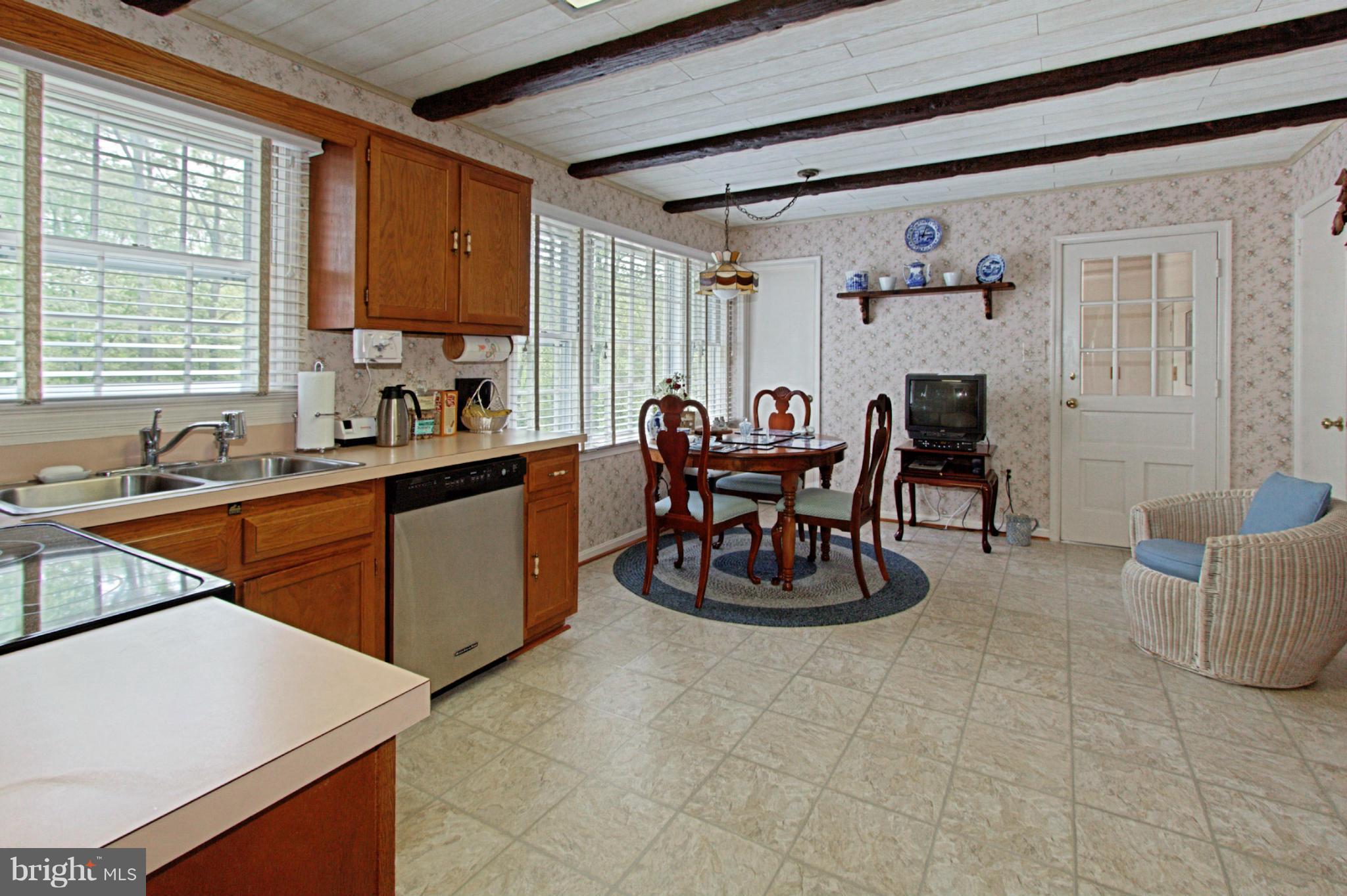 8111 West Point Drive Springfield, VA 22153 - Photo 14 of 28 Kitchen