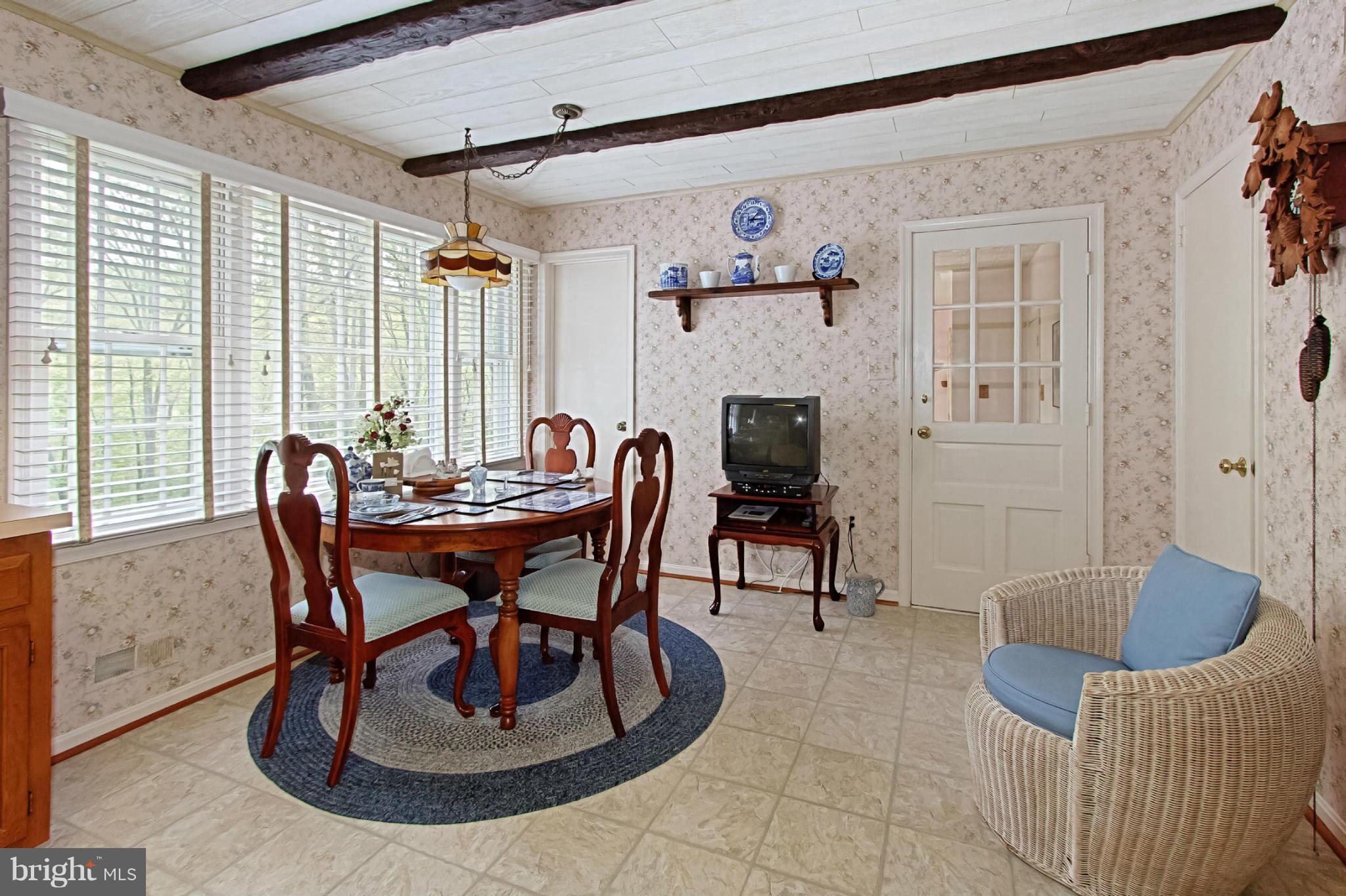 8111 West Point Drive Springfield, VA 22153 - Photo 18 of 28 Kitchen