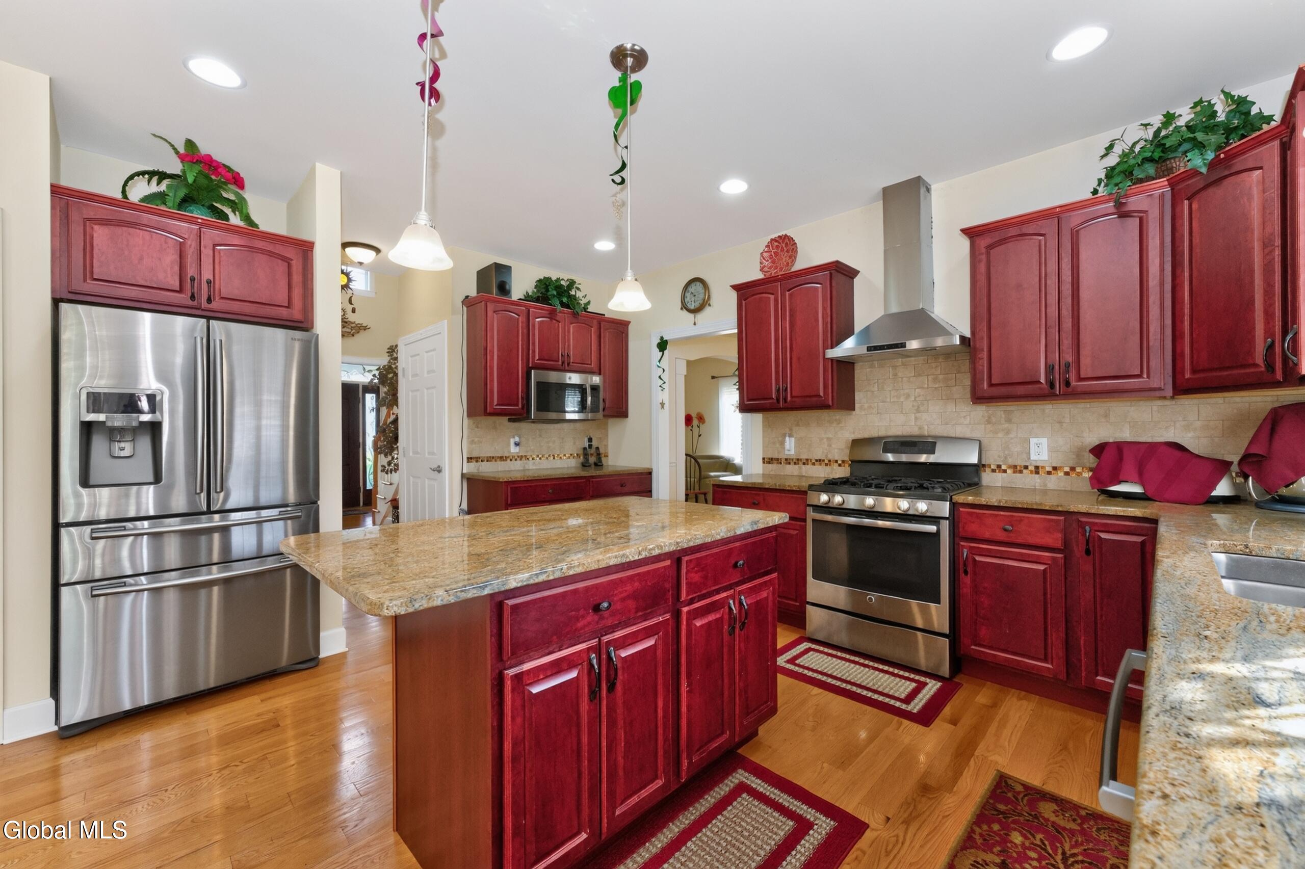 8 Peacham Road Colonie, NY 12189 - Photo 12 of 52 3 Kitchen 3